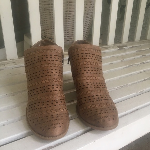 Brown Heeled Boots - Picture 3 of 4